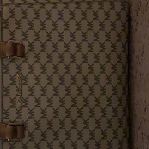 Meet your Posher, Clara